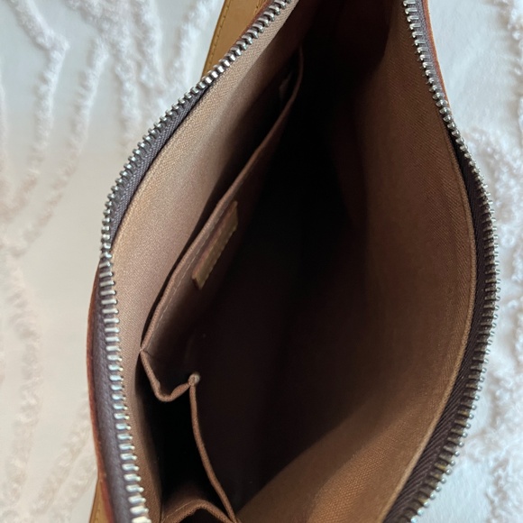 Louis Vuitton Odeon PM Handbag - Picture 9 of 16